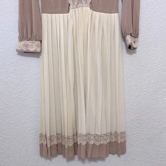 Vintage Prairie Cottage Lace Accent Dress - Picture 8 of 16